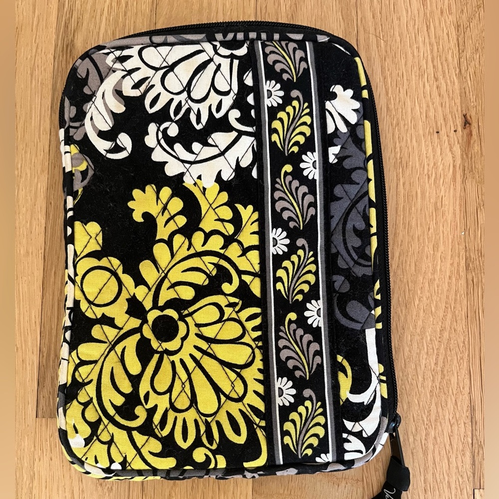 Vera Bradley Baroque e reader case.